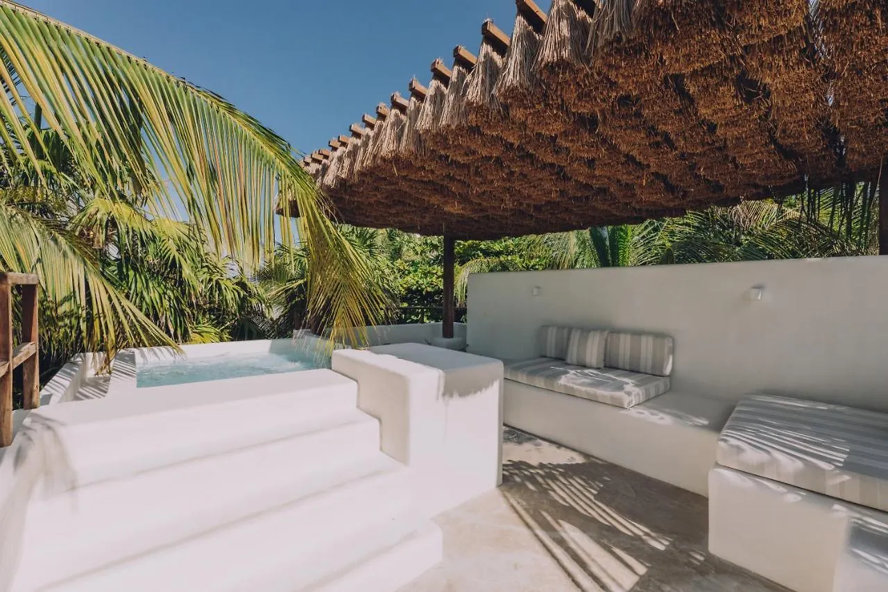 ****  Chiringuito Tulum Hotel México